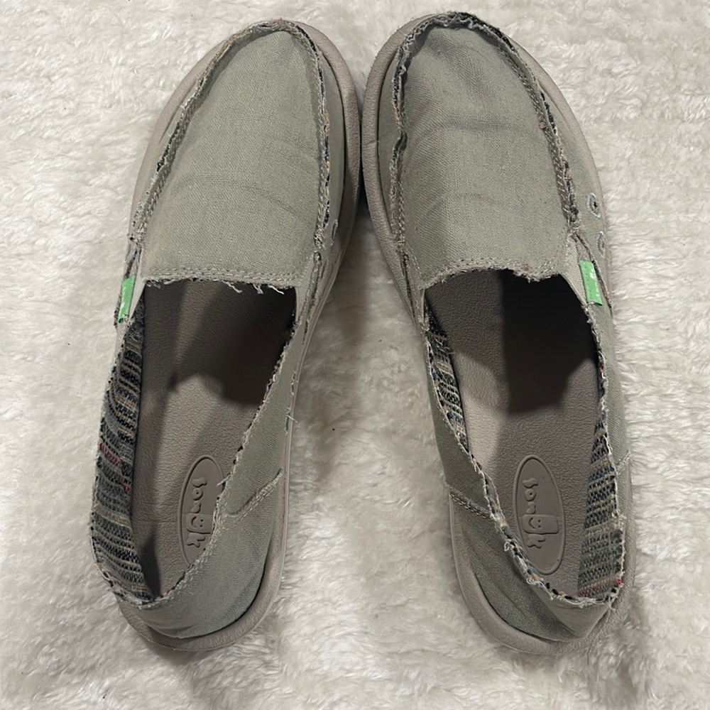 Sanuk womens slip ons. Size 9. Tan